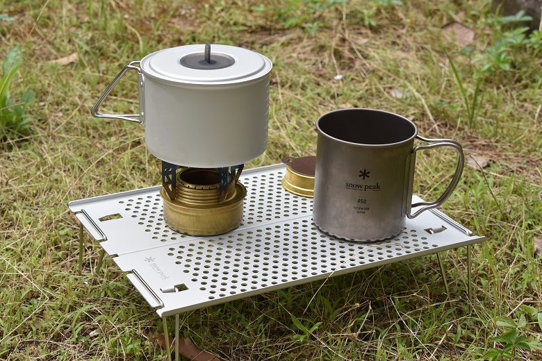 レビュー】スノーピークのオゼンライトは登山にも使える！組み立て方や耐荷重は？｜山行こ